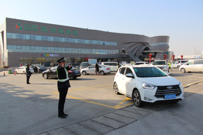 山東高速服務(wù)區(qū)以“六大舉措”為核心，全力保障停車(chē)場(chǎng)服務(wù)與道路暢通